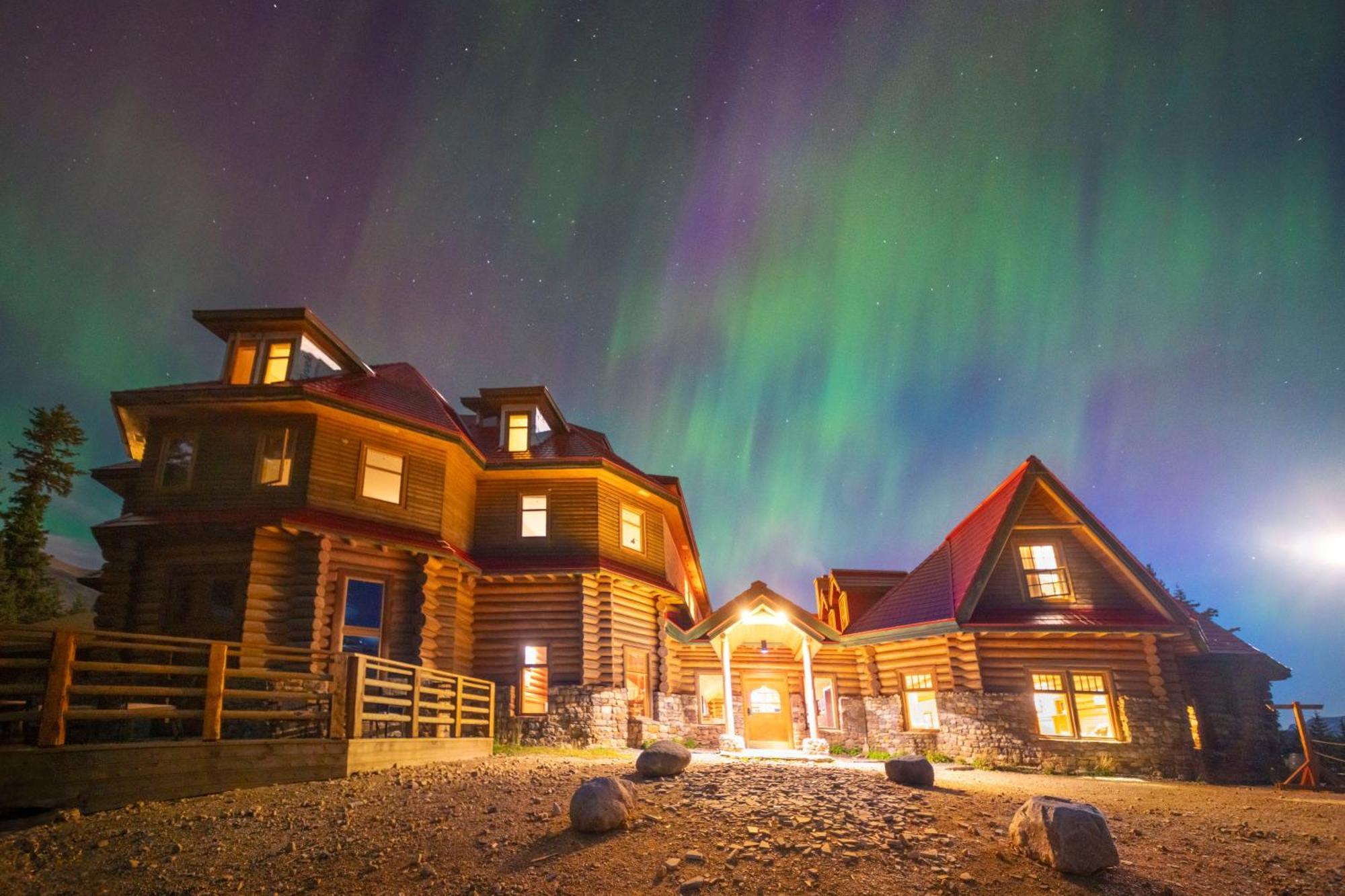 The Lodge At Bow Lake Lake Louise Exterior photo