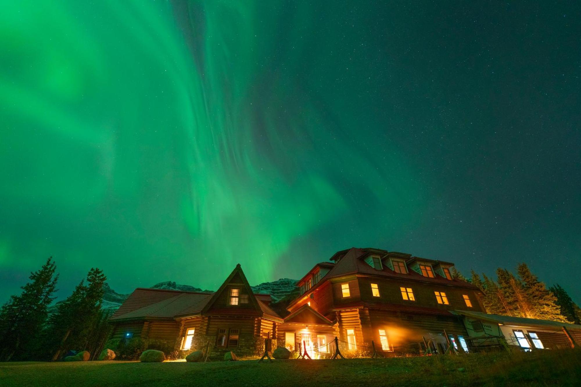 The Lodge At Bow Lake Lake Louise Exterior photo